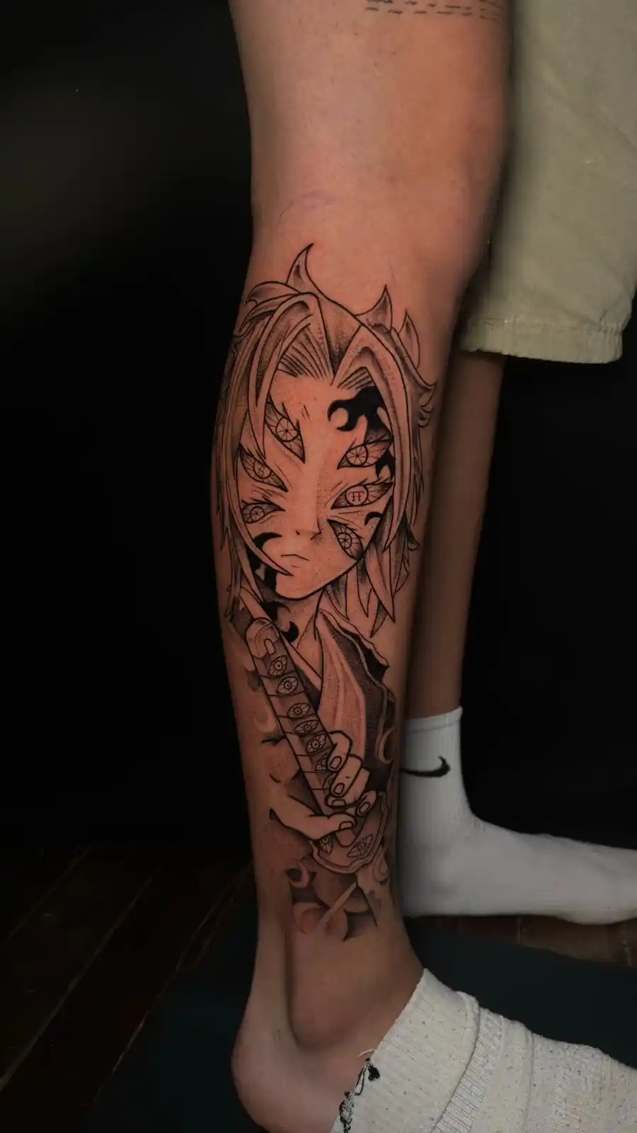 Tatuaje de figura de anime.